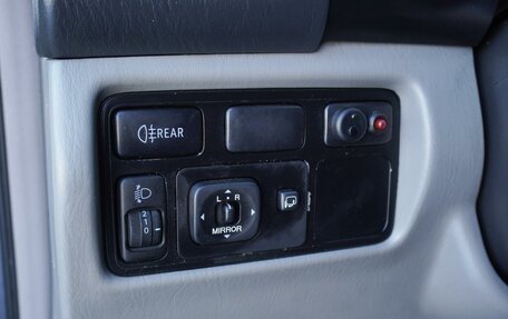 Toyota Land Cruiser 100 рестайлинг 2, 2006 год, 2 370 000 рублей, 32 фотография