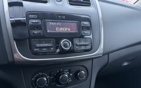 Renault Logan II, 2017 год, 399 990 рублей, 9 фотография