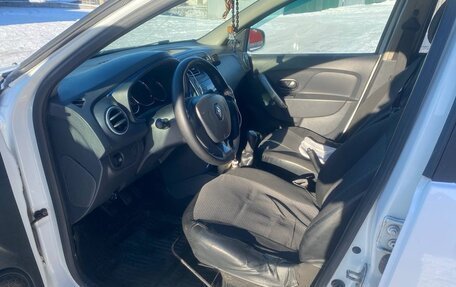 Renault Logan II, 2018 год, 625 000 рублей, 7 фотография