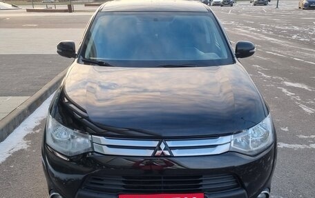 Mitsubishi Outlander III рестайлинг 3, 2014 год, 1 250 000 рублей, 2 фотография