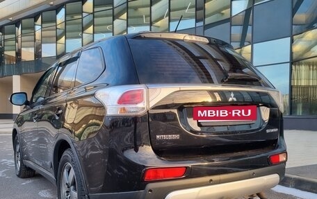 Mitsubishi Outlander III рестайлинг 3, 2014 год, 1 250 000 рублей, 10 фотография