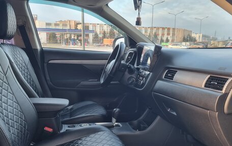 Mitsubishi Outlander III рестайлинг 3, 2014 год, 1 250 000 рублей, 27 фотография