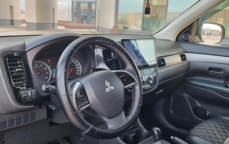 Mitsubishi Outlander III рестайлинг 3, 2014 год, 1 250 000 рублей, 26 фотография