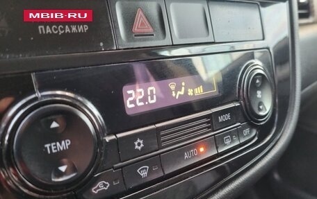 Mitsubishi Outlander III рестайлинг 3, 2014 год, 1 250 000 рублей, 33 фотография