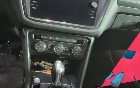 Volkswagen Tiguan II, 2017 год, 3 100 000 рублей, 12 фотография