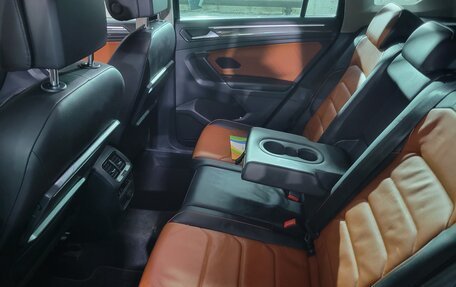 Volkswagen Tiguan II, 2017 год, 3 100 000 рублей, 13 фотография