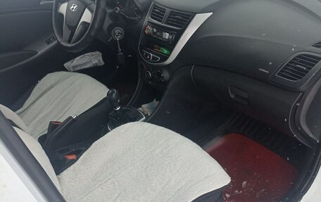 Hyundai Solaris II рестайлинг, 2015 год, 850 000 рублей, 6 фотография