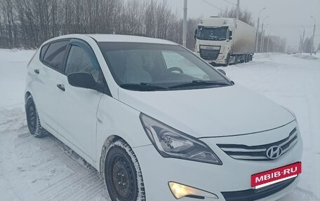 Hyundai Solaris II рестайлинг, 2015 год, 850 000 рублей, 2 фотография