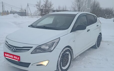 Hyundai Solaris II рестайлинг, 2015 год, 850 000 рублей, 5 фотография
