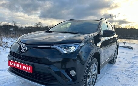 Toyota RAV4, 2015 год, 1 690 000 рублей, 11 фотография