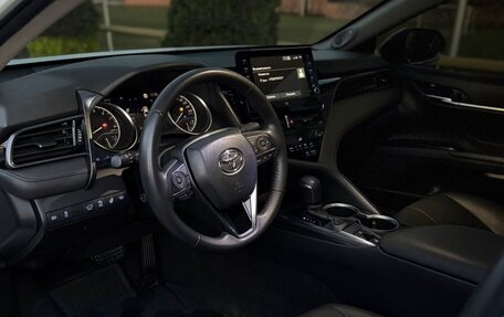 Toyota Camry, 2021 год, 3 350 000 рублей, 5 фотография