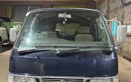 Nissan Caravan III, 2000 год, 390 000 рублей, 1 фотография