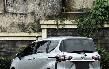 Toyota Sienta II, 2022 год, 1 370 000 рублей, 5 фотография