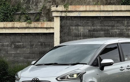 Toyota Sienta II, 2022 год, 1 370 000 рублей, 9 фотография