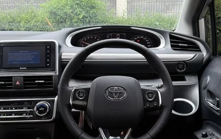 Toyota Sienta II, 2022 год, 1 370 000 рублей, 14 фотография