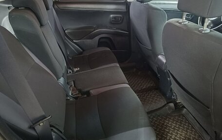 Mitsubishi Outlander III рестайлинг 3, 2011 год, 799 000 рублей, 15 фотография