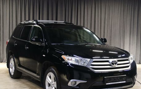 Toyota Highlander III, 2013 год, 1 799 000 рублей, 3 фотография