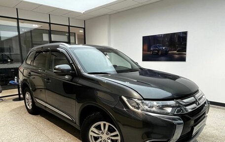 Mitsubishi Outlander III рестайлинг 3, 2017 год, 1 915 000 рублей, 3 фотография