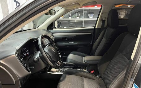 Mitsubishi Outlander III рестайлинг 3, 2017 год, 1 915 000 рублей, 9 фотография