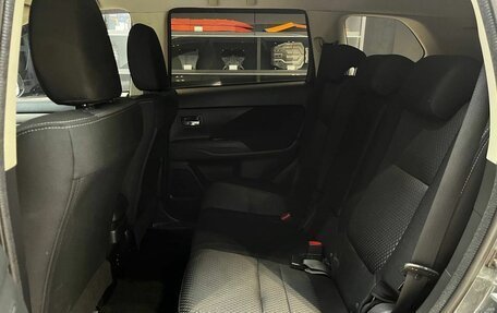 Mitsubishi Outlander III рестайлинг 3, 2017 год, 1 915 000 рублей, 10 фотография