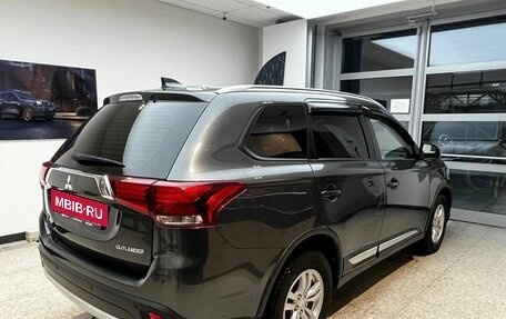 Mitsubishi Outlander III рестайлинг 3, 2017 год, 1 915 000 рублей, 4 фотография