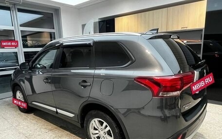 Mitsubishi Outlander III рестайлинг 3, 2017 год, 1 915 000 рублей, 6 фотография