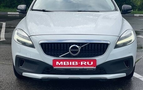 Volvo V40 Cross Country I, 2016 год, 1 850 000 рублей, 2 фотография