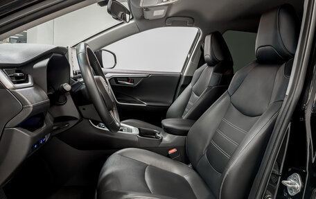 Toyota RAV4, 2021 год, 3 385 000 рублей, 21 фотография