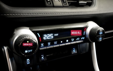 Toyota RAV4, 2021 год, 3 385 000 рублей, 29 фотография