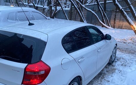 BMW 1 серия, 2010 год, 600 000 рублей, 2 фотография