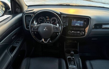 Mitsubishi Outlander III рестайлинг 3, 2015 год, 1 600 000 рублей, 14 фотография