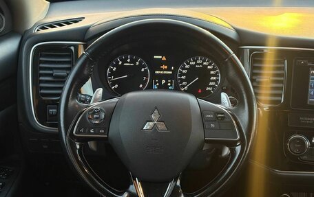 Mitsubishi Outlander III рестайлинг 3, 2015 год, 1 600 000 рублей, 12 фотография