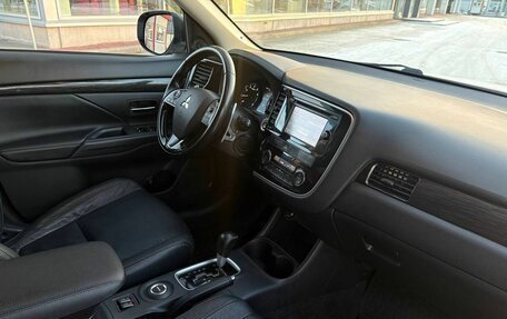 Mitsubishi Outlander III рестайлинг 3, 2015 год, 1 600 000 рублей, 15 фотография