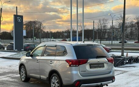 Mitsubishi Outlander III рестайлинг 3, 2015 год, 1 600 000 рублей, 6 фотография