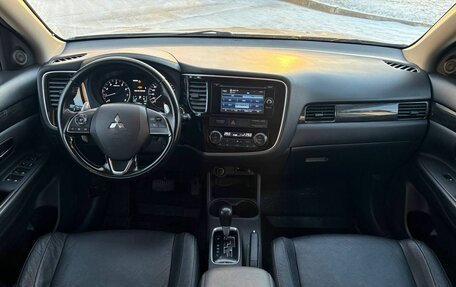 Mitsubishi Outlander III рестайлинг 3, 2015 год, 1 600 000 рублей, 11 фотография