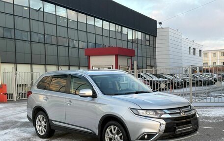 Mitsubishi Outlander III рестайлинг 3, 2015 год, 1 600 000 рублей, 1 фотография