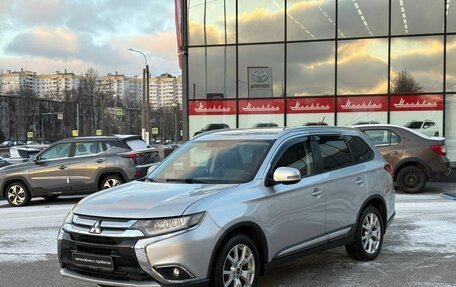 Mitsubishi Outlander III рестайлинг 3, 2015 год, 1 600 000 рублей, 4 фотография