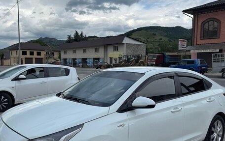 Hyundai Solaris II рестайлинг, 2018 год, 850 000 рублей, 4 фотография