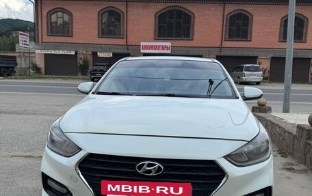 Hyundai Solaris II рестайлинг, 2018 год, 850 000 рублей, 3 фотография