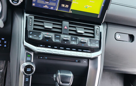 Toyota Land Cruiser, 2021 год, 16 700 000 рублей, 32 фотография