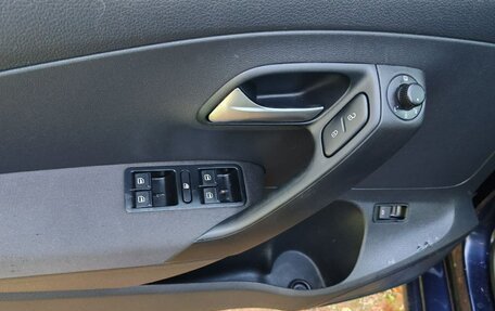 Volkswagen Polo VI (EU Market), 2011 год, 800 000 рублей, 4 фотография