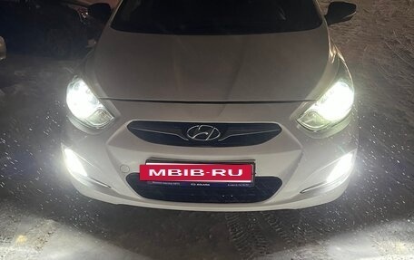 Hyundai Solaris II рестайлинг, 2012 год, 850 000 рублей, 19 фотография
