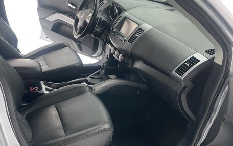 Mitsubishi Outlander III рестайлинг 3, 2010 год, 1 200 000 рублей, 7 фотография