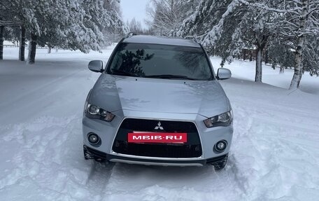 Mitsubishi Outlander III рестайлинг 3, 2010 год, 1 200 000 рублей, 2 фотография