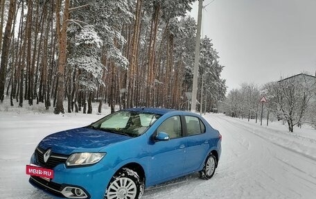 Renault Logan II, 2017 год, 750 000 рублей, 2 фотография