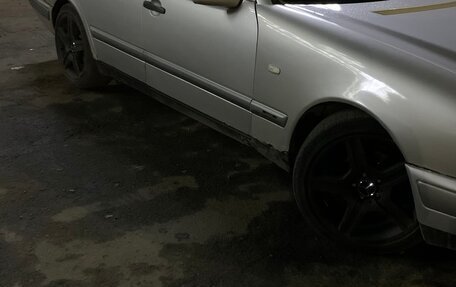 Mercedes-Benz E-Класс, 1995 год, 300 000 рублей, 3 фотография