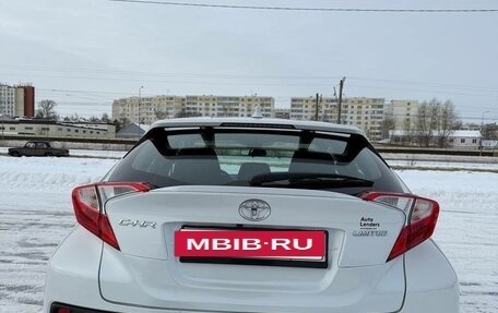 Toyota C-HR I рестайлинг, 2022 год, 2 630 000 рублей, 3 фотография