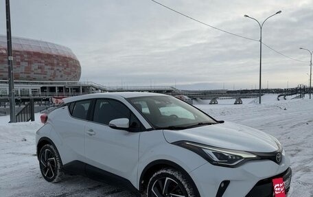 Toyota C-HR I рестайлинг, 2022 год, 2 630 000 рублей, 5 фотография