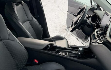 Toyota C-HR I рестайлинг, 2022 год, 2 630 000 рублей, 12 фотография