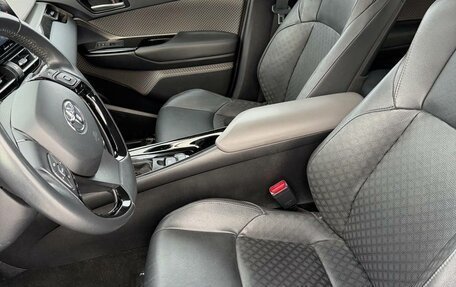 Toyota C-HR I рестайлинг, 2022 год, 2 630 000 рублей, 11 фотография